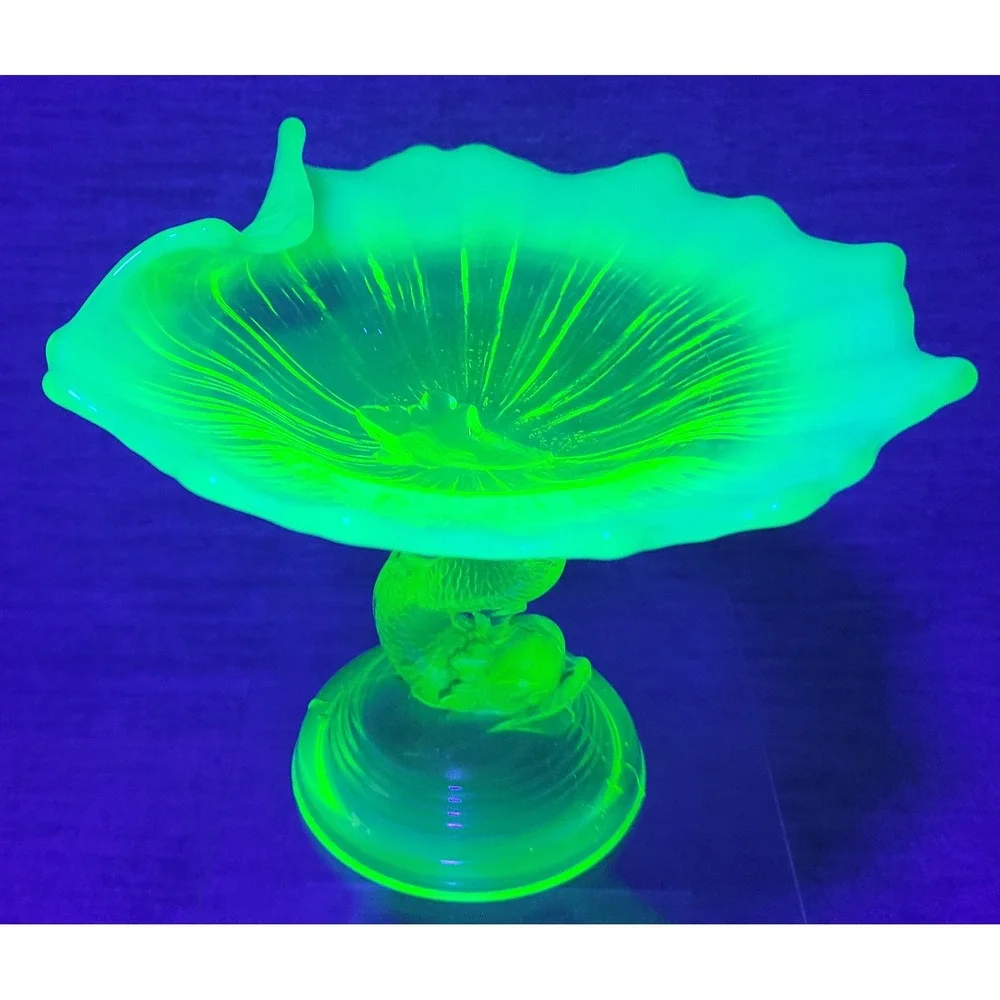 Fenton vintage vaseline